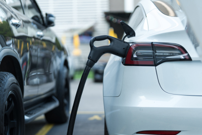 Niedersachsen: Wirtschaftsminister Lies fordert günstige E-Autos